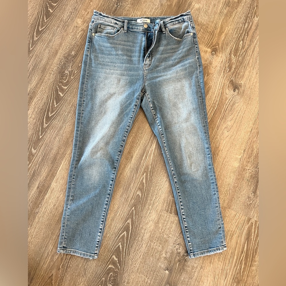 Zenana skinnies. Size 32. New without tags.